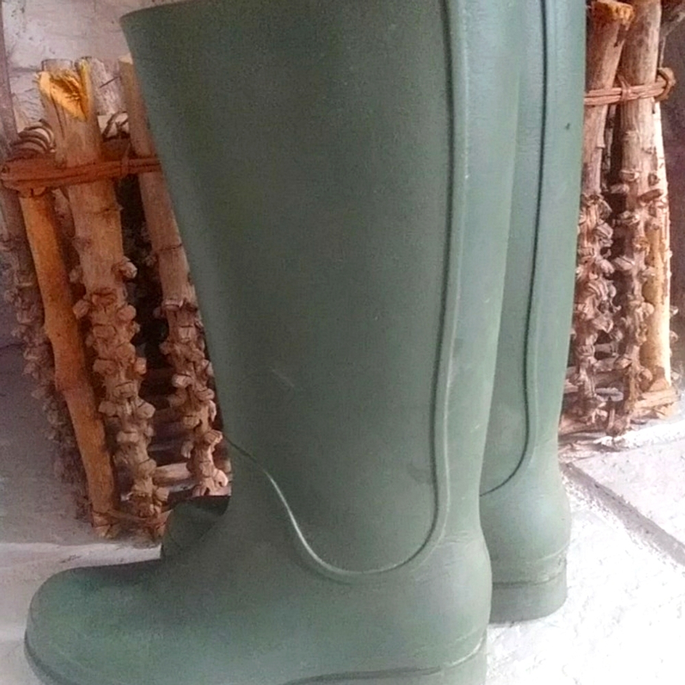 Crocs women's boots green
